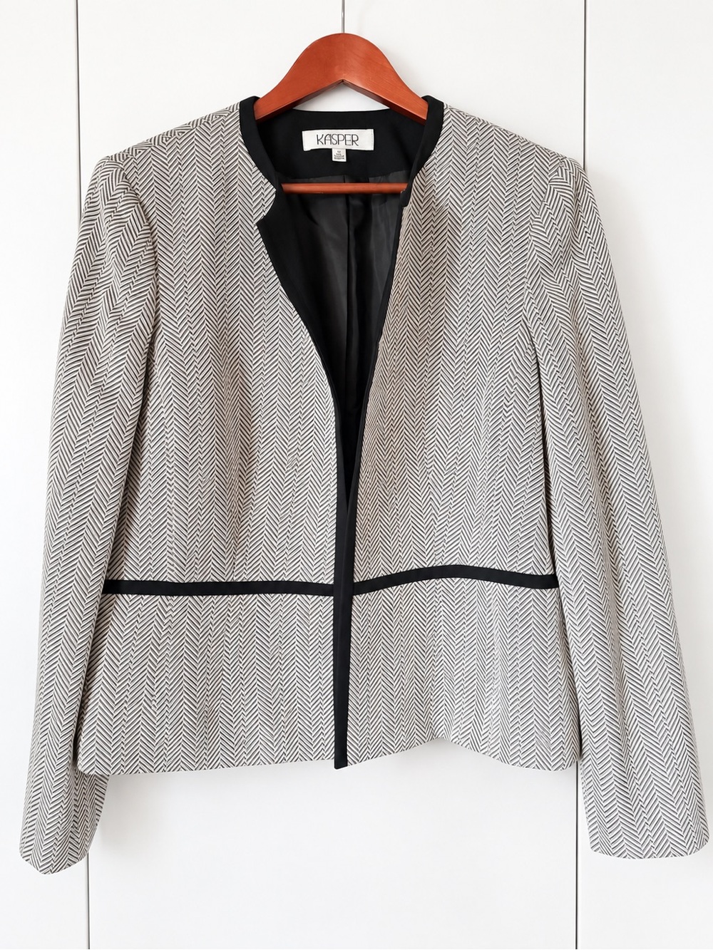 Kasper Women's Ivory and Black Herringbone Collarless Blazer